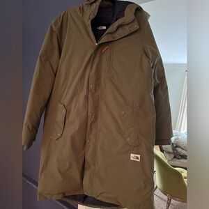 The North Face Men’s Snow Down Parka in Olive Green size M